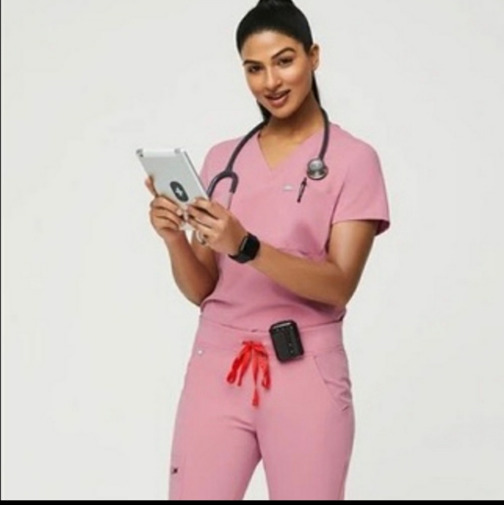 FIGS Chalk Pink Scrub Set